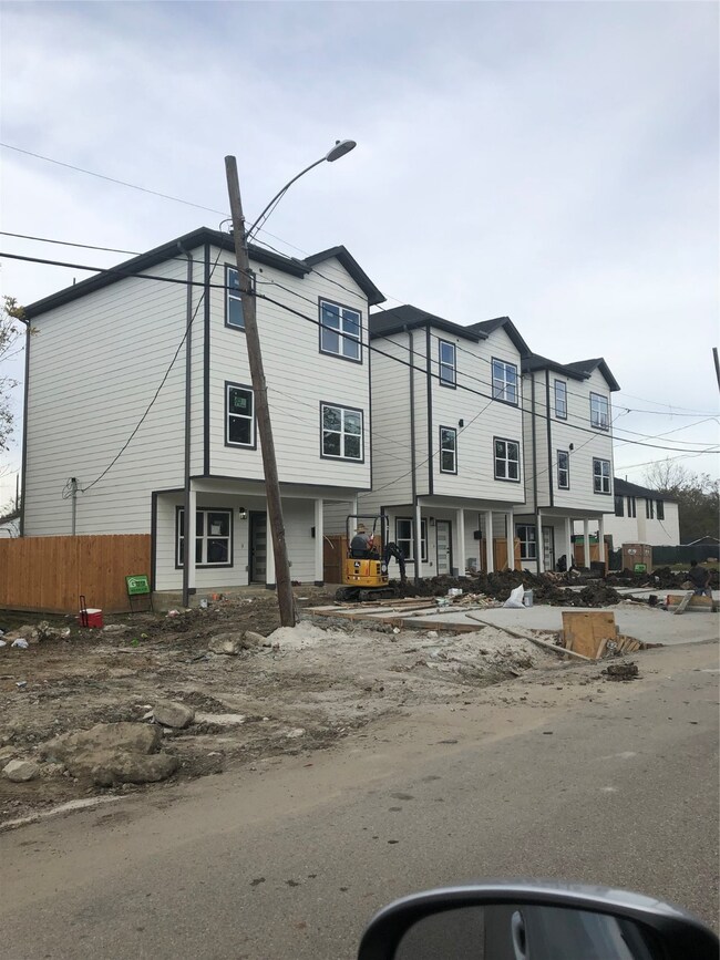 3458 Mount Pleasant St, Houston, TX 77021 - photo 7