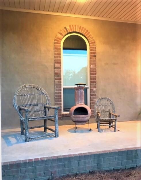 Front Porch/Arched windows