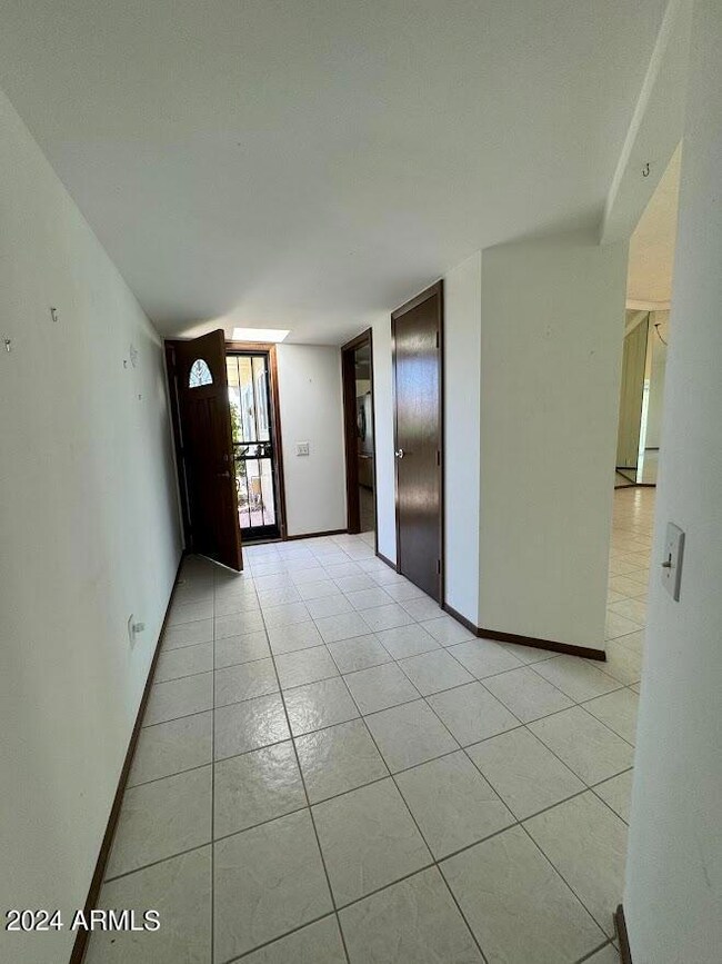 10557 W Pineaire Dr, Sun City, AZ 85351 - photo 3