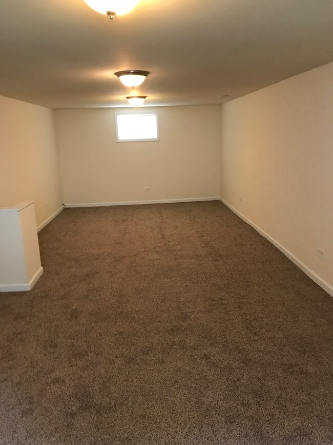 270 N Maple Ave, Elmhurst, IL 60126 - photo 3