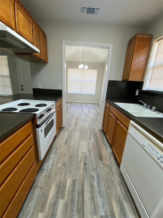 801 Mcanear St, Cleburne, TX 76033 - photo 6