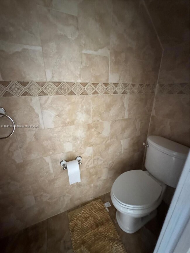 2740 W 76th St unit 202, Hialeah, FL 33016 - photo 4