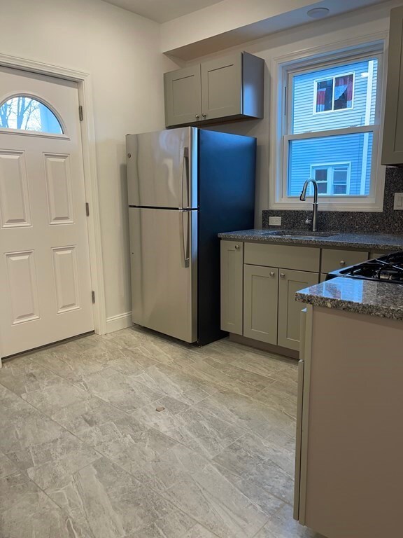 217 Washington St unit 3R, Lynn, MA 01902 - photo 6