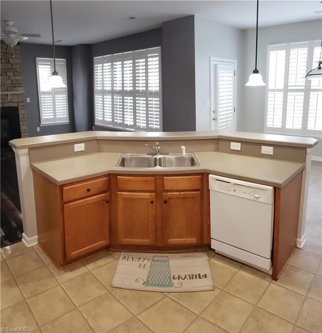 303 Jamestown Oaks Dr, Jamestown, NC 27282 - photo 6