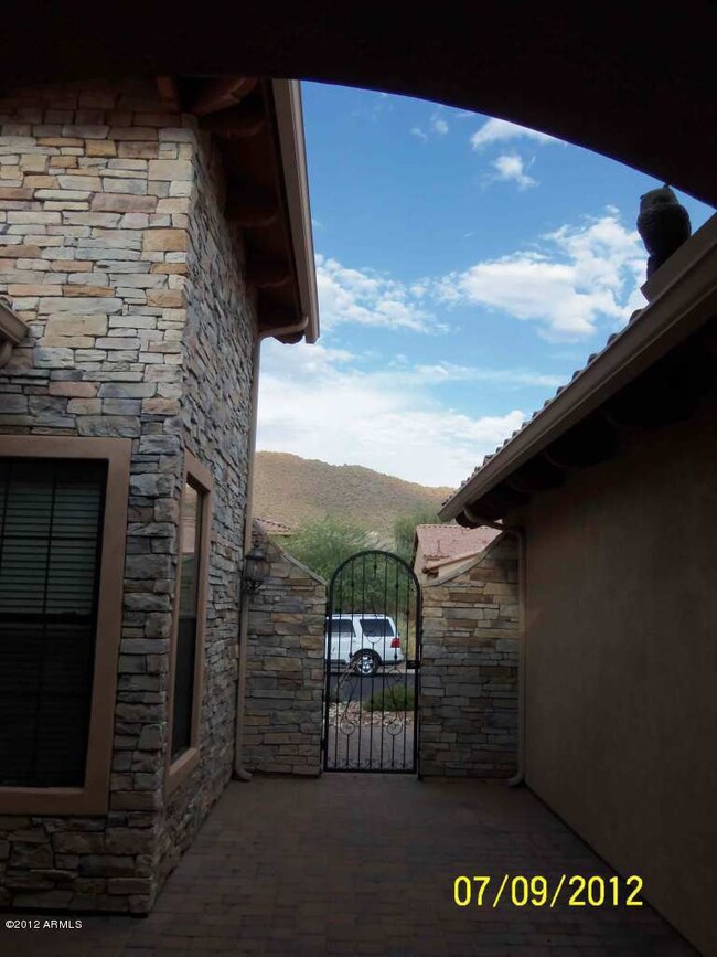 COURTYARD WITH MOUNTAIN VIEWS
