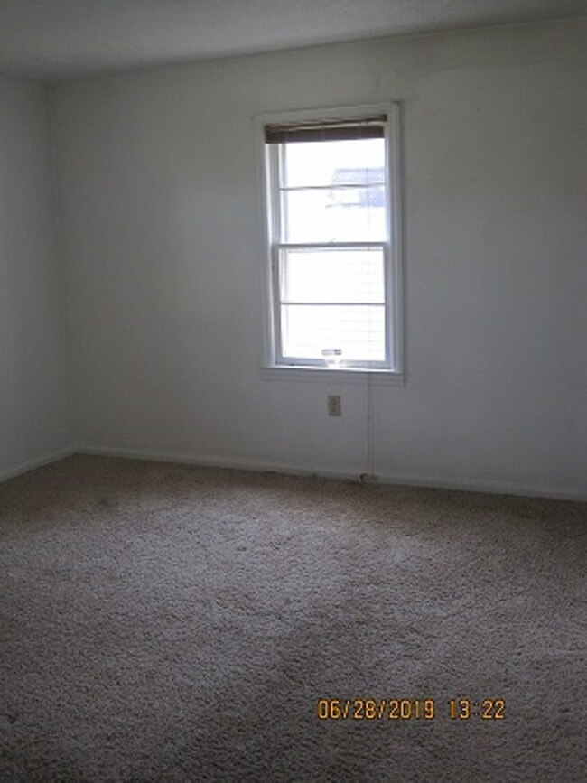 215 E Cowing Dr, Muncie, IN 47303 - photo 7