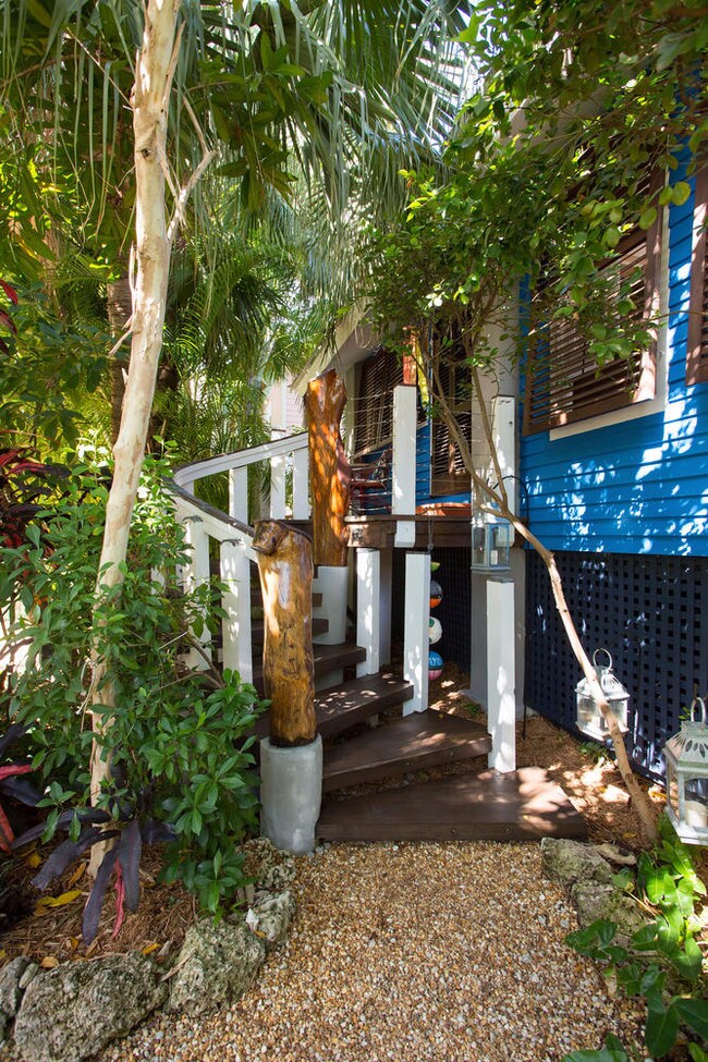 1209 Johnson St Key West FL-large-004-7-