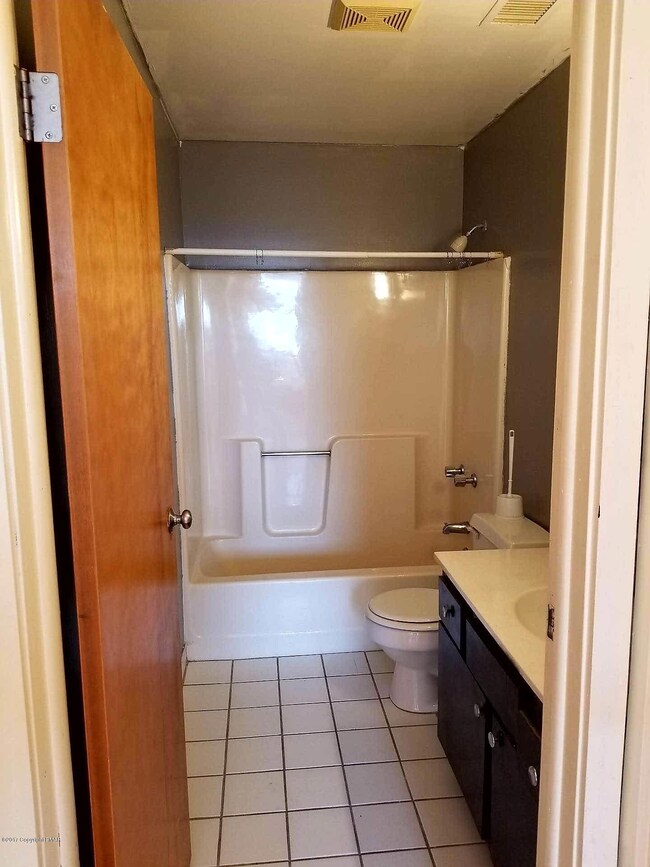 633 Mckinley St unit 204, Hazleton, PA 18201 - photo 5