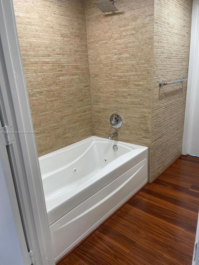 50 Biscayne Blvd unit 702, Miami, FL 33132 - photo 6