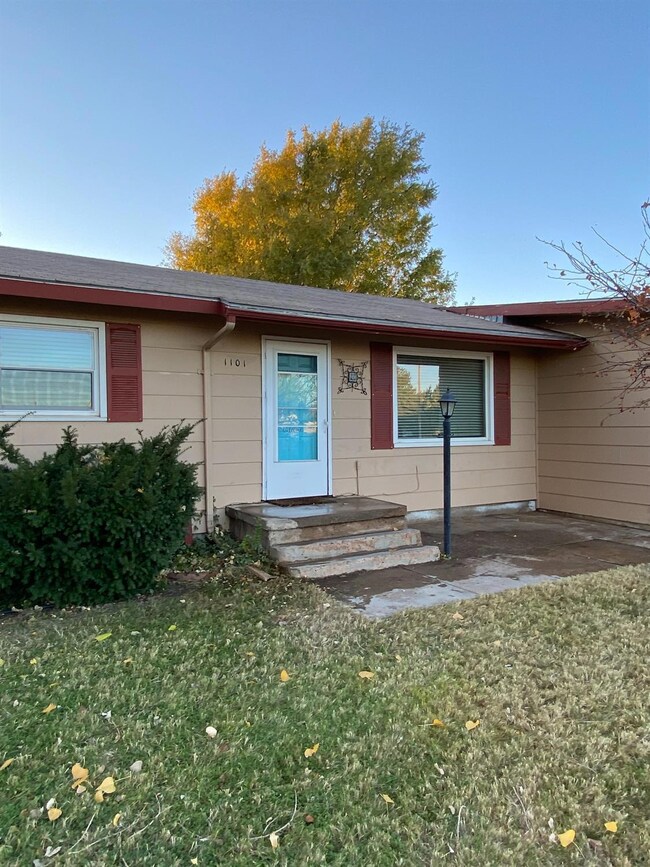 1101 S Adams St, Hugoton, KS 67951 - photo 2