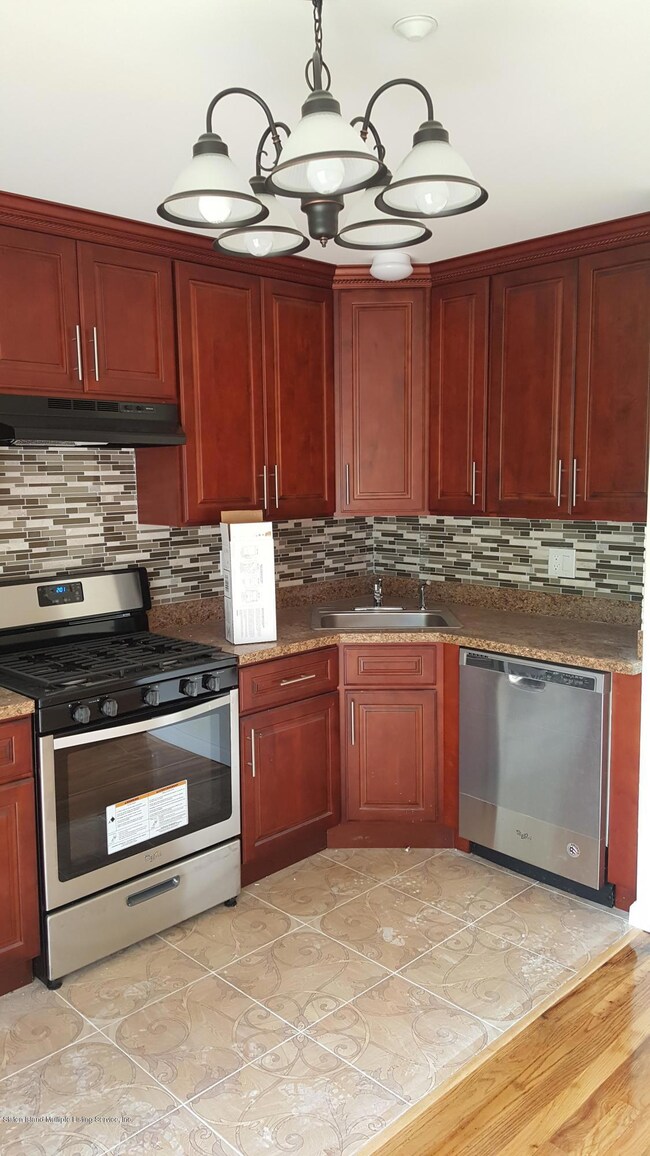 110 Broad St unit A, Staten Island, NY 10304 - photo 2