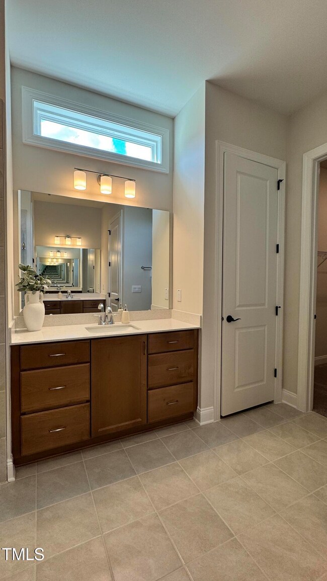 2036 Abbeyhill Dr unit 99, Raleigh, NC 27610 - photo 4