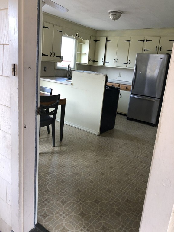 68 Van Horn St, Chicopee, MA 01013 - photo 5