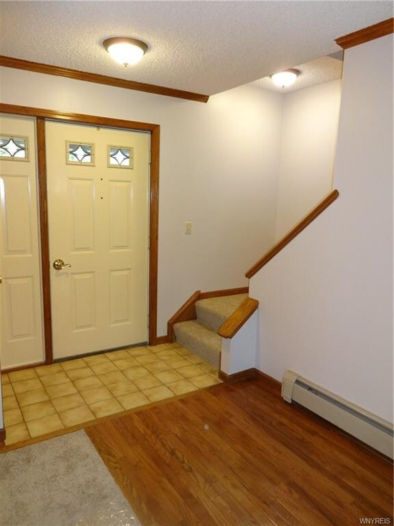 spacious foyer entry!