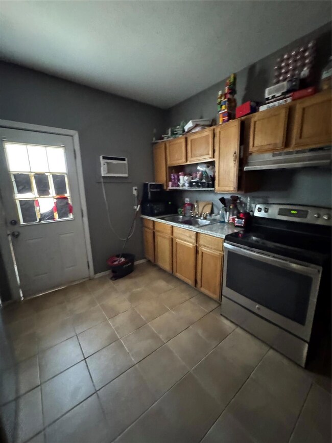 708 A N. Tennessee St Kitchen