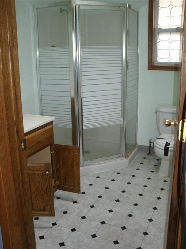 1115 W 1st St. Bathroom