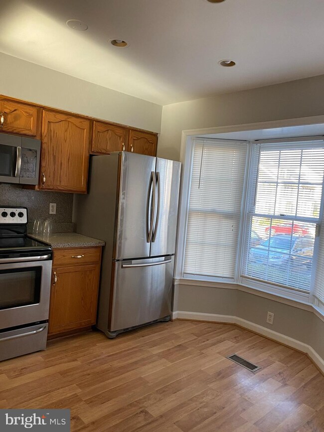 3740 Angelton Ct, Burtonsville, MD 20866 - photo 6