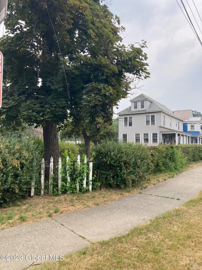 404 Manning Blvd, Albany, NY 12206 - photo 2