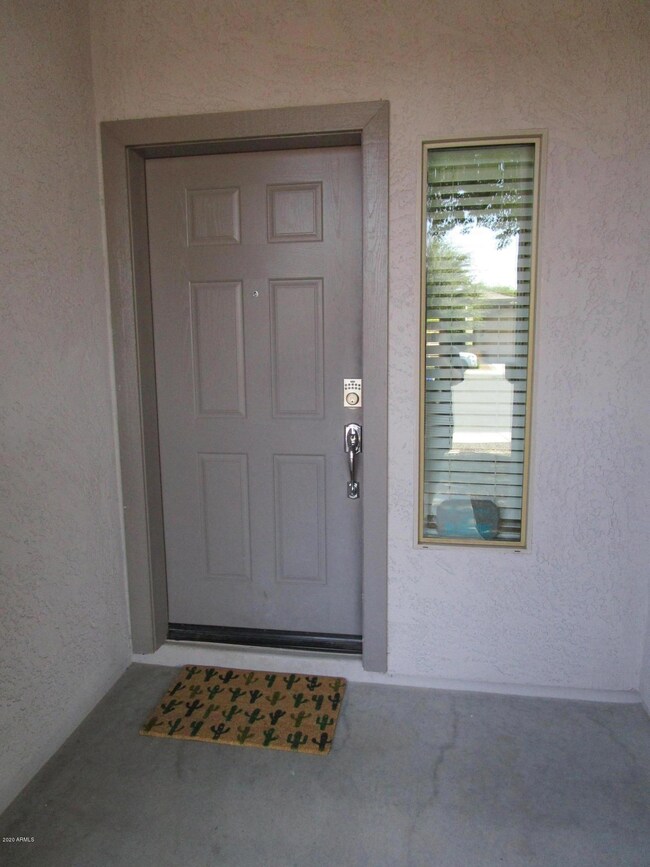Front Entry w/Ring Doorbell