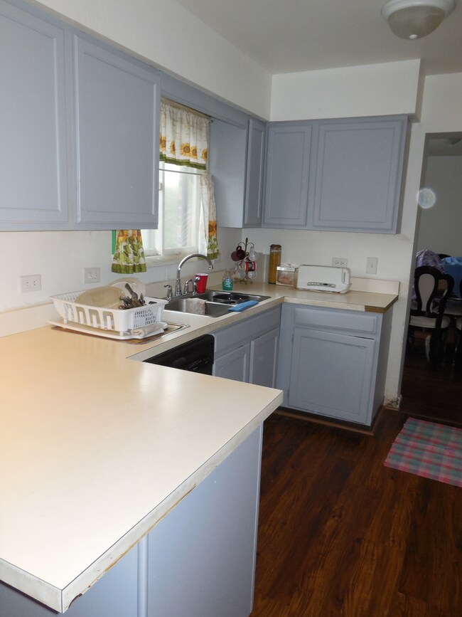 3604 Briar Ln, Hazel Crest, IL 60429 - photo 4