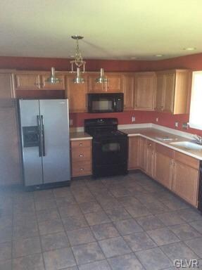 336 S Oak St, Freemansburg, PA 18017 - photo 2