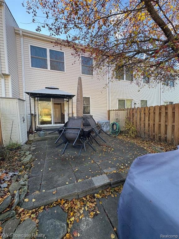 1030 Larson Ct, Rochester Hills, MI 48307 - photo 2