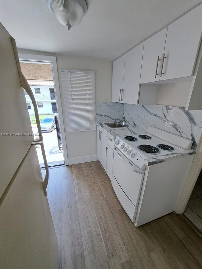 1362 SW 2nd St unit 9, Miami, FL 33135 - photo 2