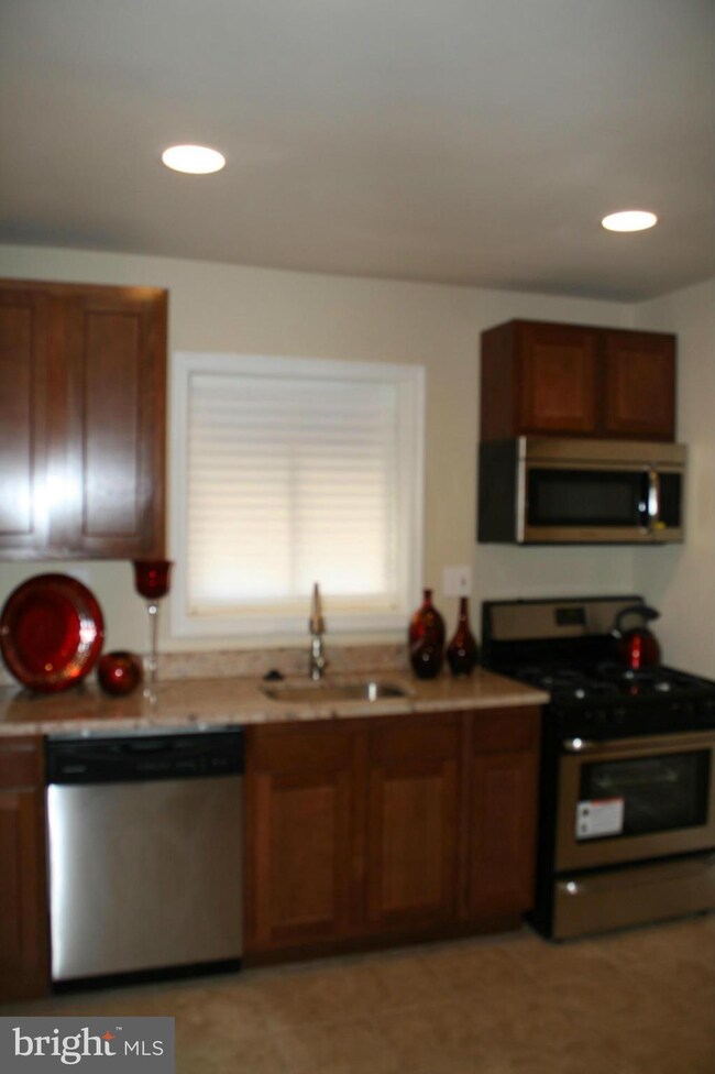 209 44th St NE, Washington, DC 20019 - photo 7