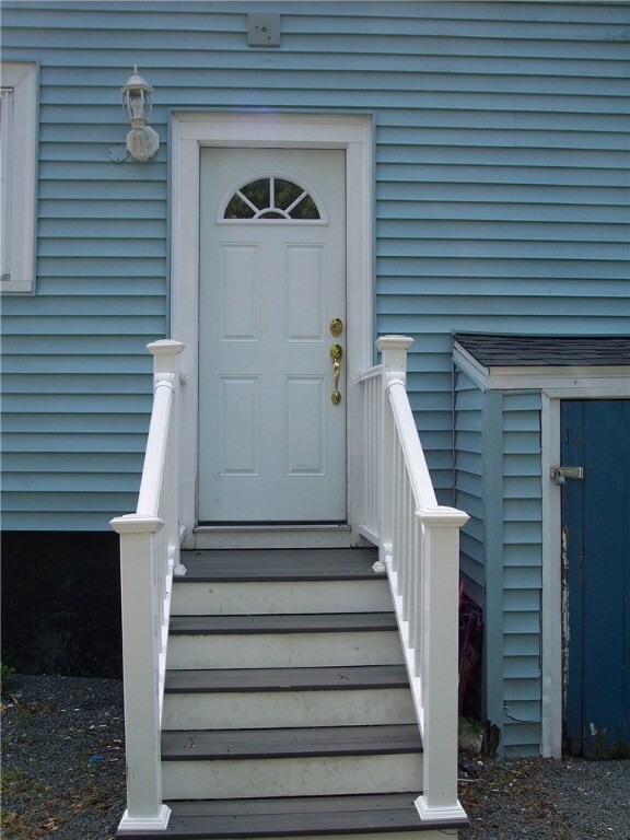 owner recently renovated the rear trek stairs...