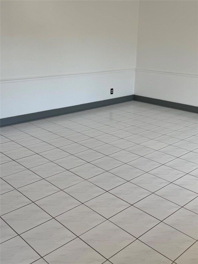 413 SW 8th St, Hallandale Beach, FL 33009 - photo 3