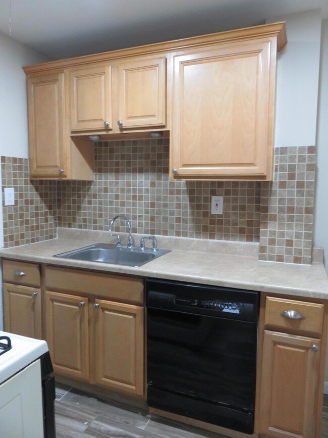 762 N Stiles St, Linden, NJ 07036 - photo 3