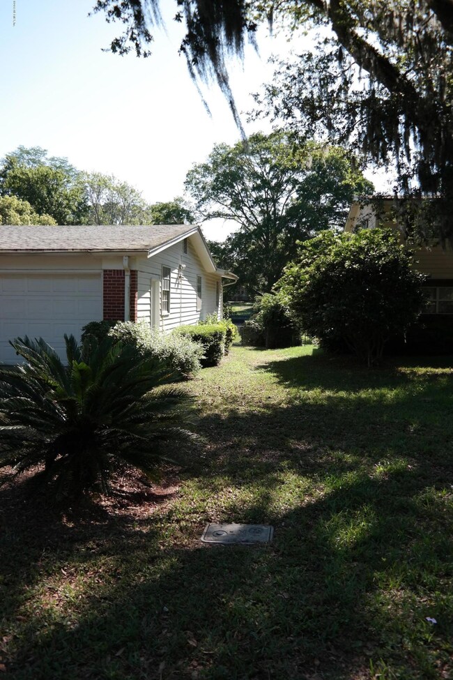 5031 Dian Wood Dr E, Jacksonville, FL 32210 - photo 6