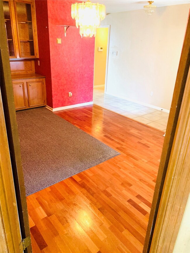 9003 Parkhill Forest Dr, Houston, TX 77088 - photo 4