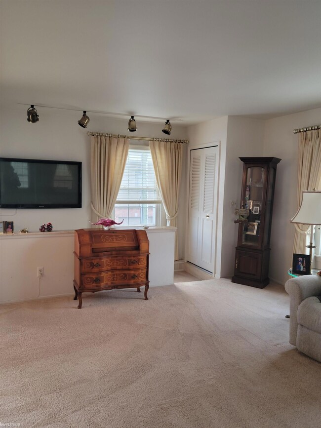 34720 E Lake Dr, Harrison Township, MI 48045 - photo 7