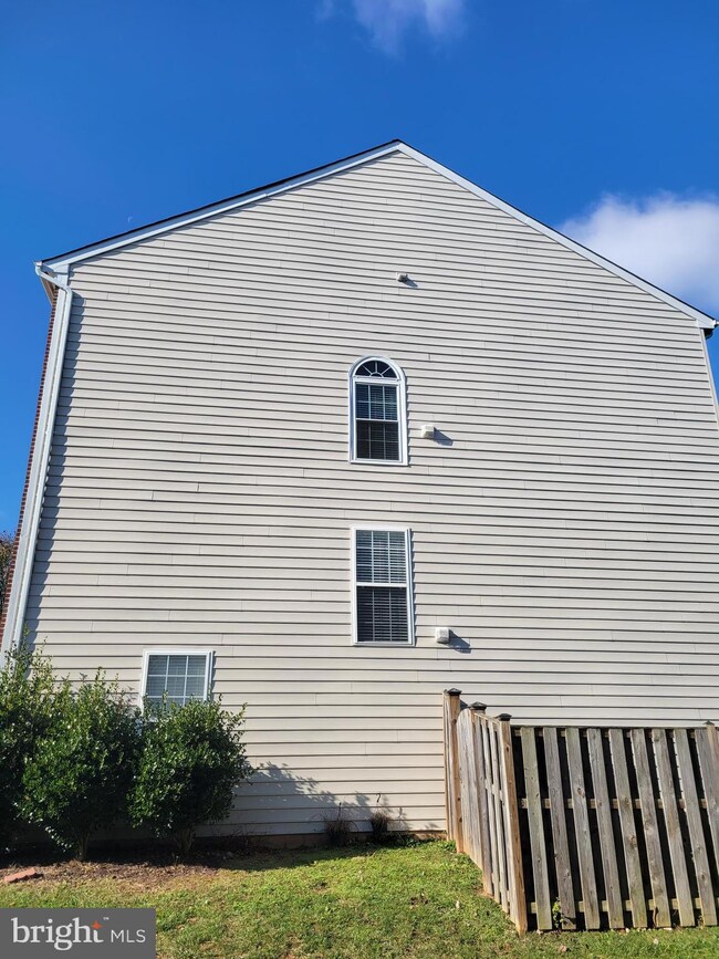 14228 Legend Glen Ct, Gainesville, VA 20155 - photo 4