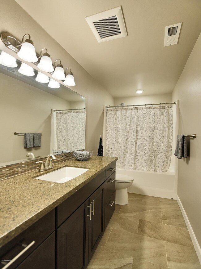 5 Generous Guest Bath