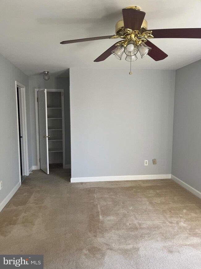 6877 Mclean Province Cir, Falls Church, VA 22043 - photo 7