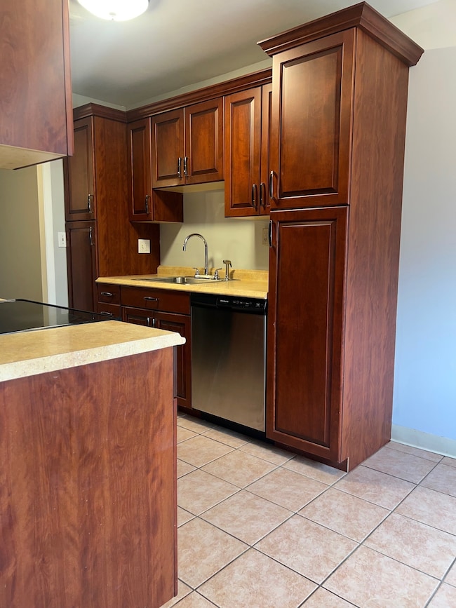 Kitchen with lots of cabinets