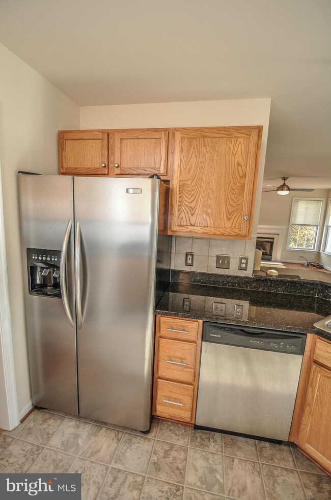 10418 Woodlake Ct, Spotsylvania, VA 22553 - photo 6