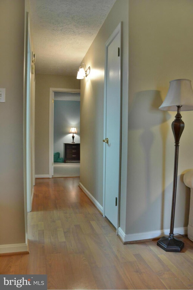 9937 Oakton Terrace Rd unit 9937, Oakton, VA 22124 - photo 5