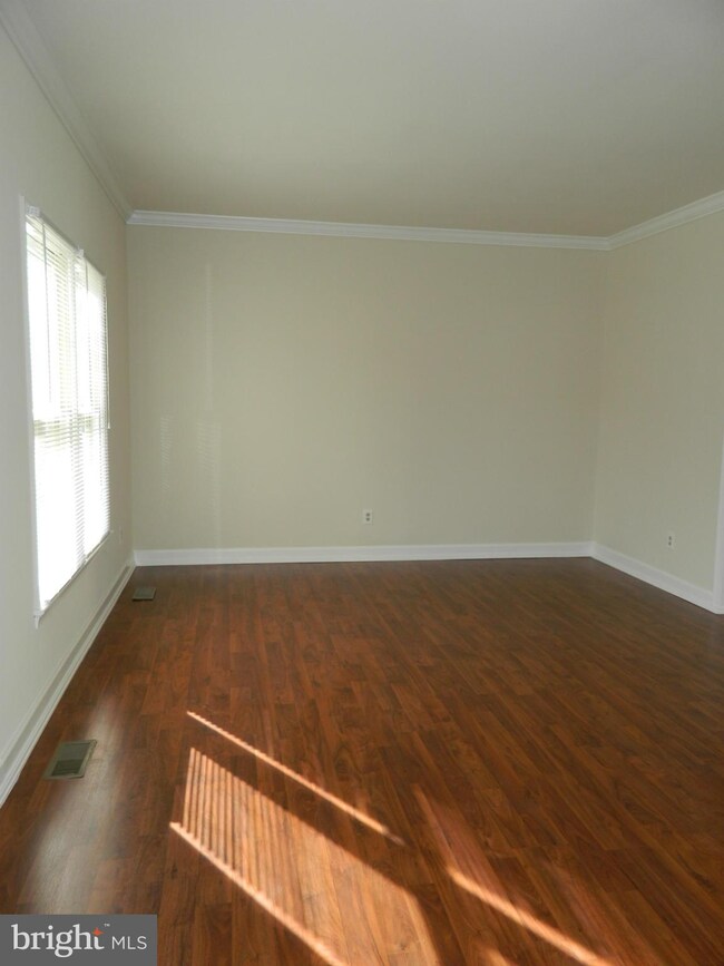 16292 Aspen Trail Ct, Triangle, VA 22172 - photo 2