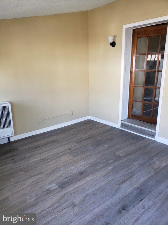 208 Marks Ave, Darby, PA 19023 - photo 5