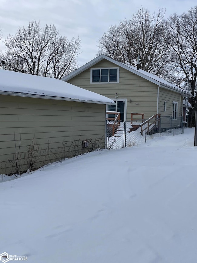 406 4th St, Deep River, IA 52222 - photo 3