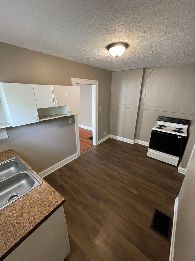 896 N Gladstone Ave, Indianapolis, IN 46201 - photo 7