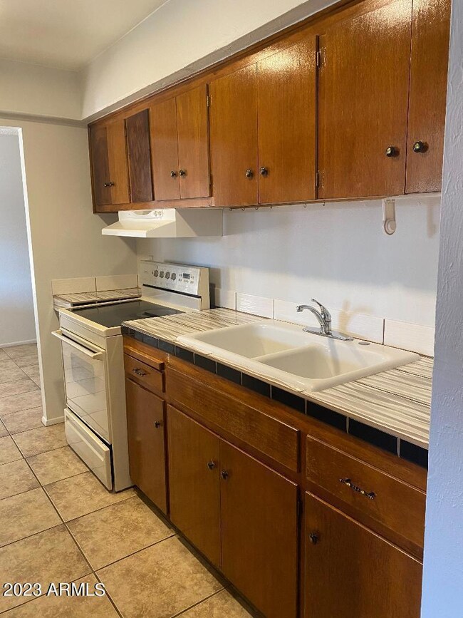 8038 W Weldon Ave, Phoenix, AZ 85033 - photo 7