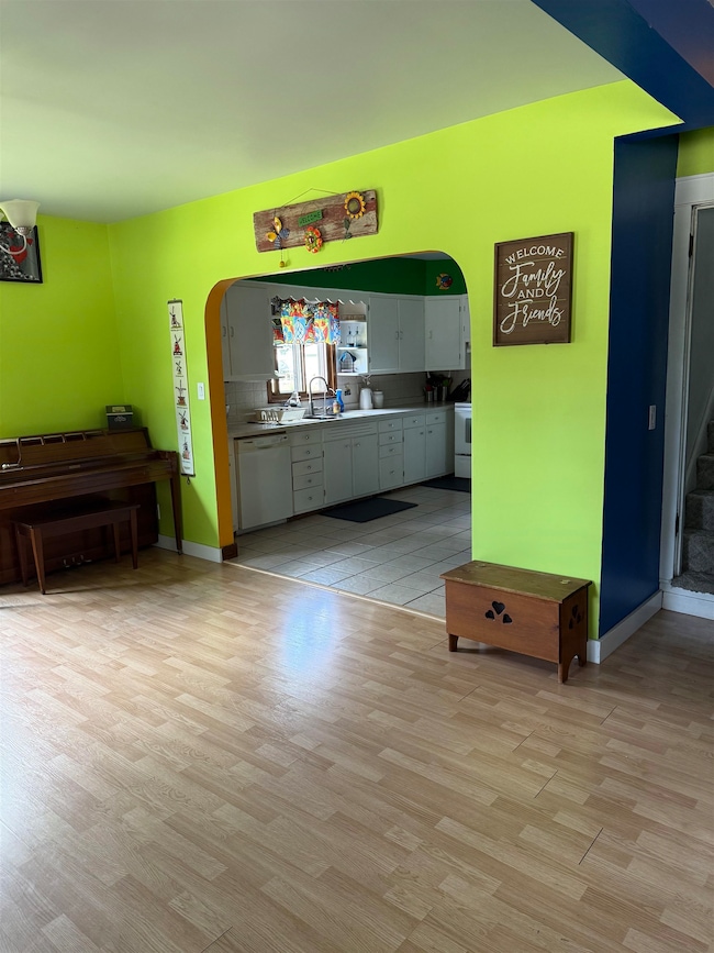 105 E Colvin Rd, Wonewoc, WI 53968 - photo 4