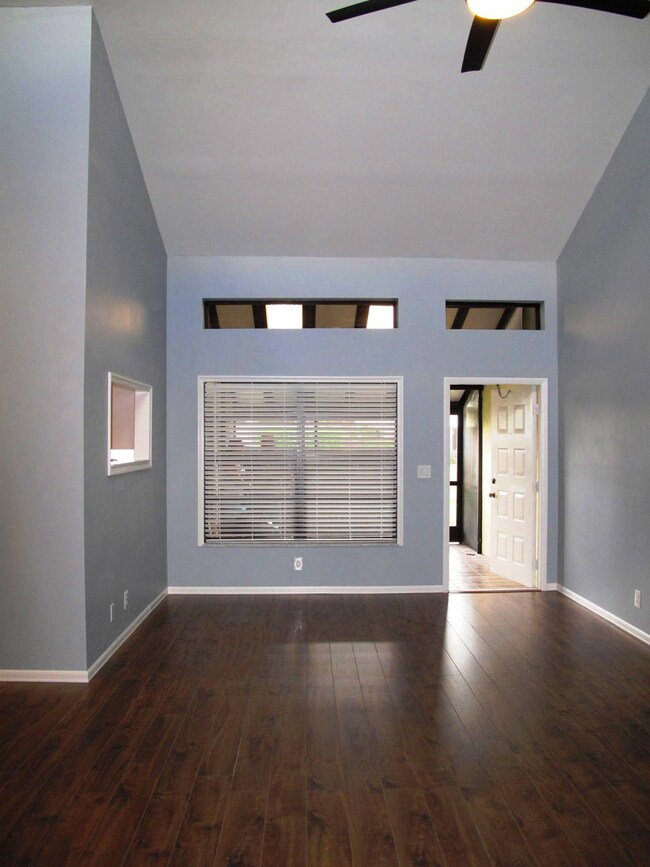 Spacious villa with cathedrail ceilings