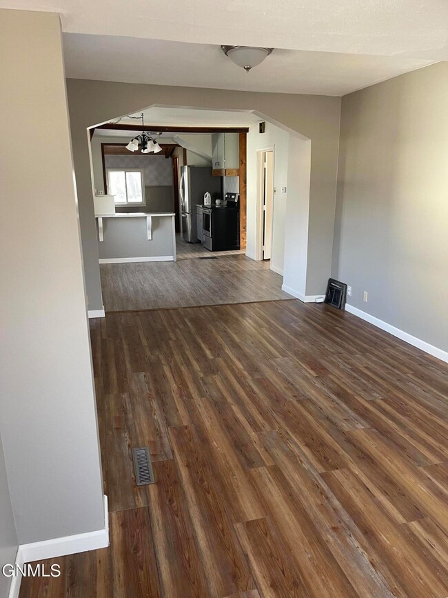 620 3rd St SE, Jamestown, ND 58401 - photo 3