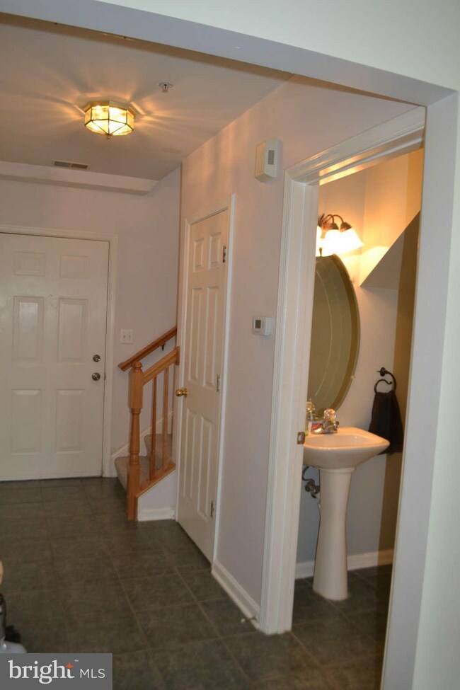 2491 Quick St unit 302, Herndon, VA 20171 - photo 3
