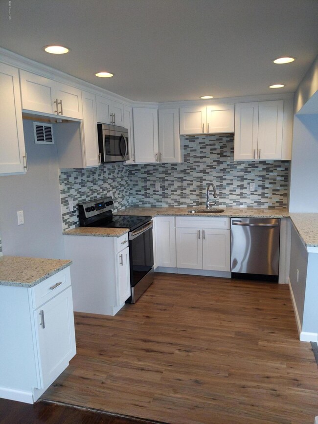 58 E 4th St, Wind Gap, PA 18091 - photo 2